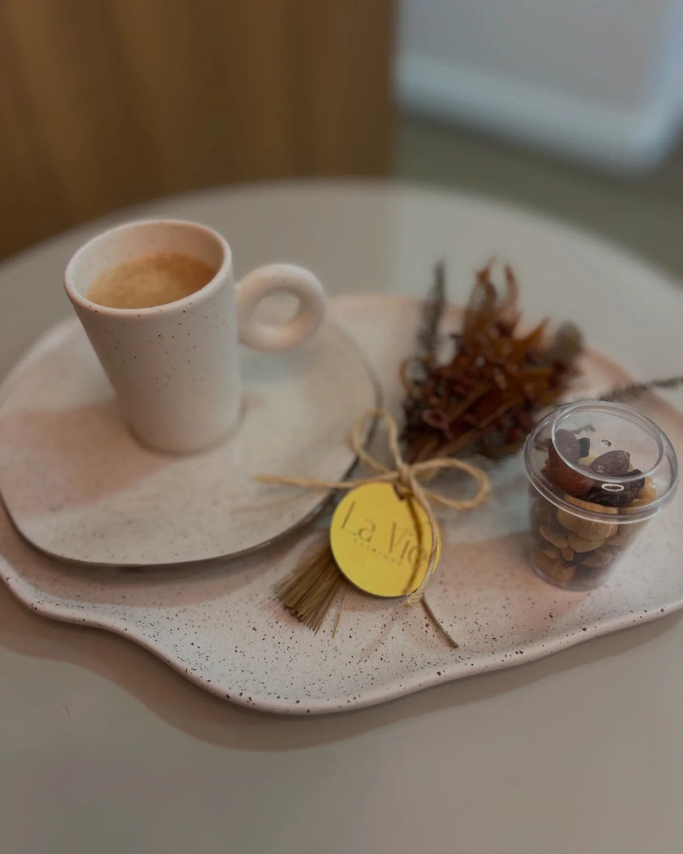 Welcome kit La Vie Clinique — café e cartão com logo